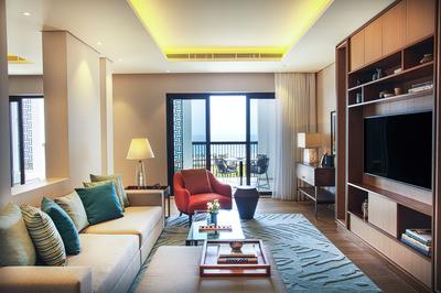 1 King Deluxe Suite Oceanfront