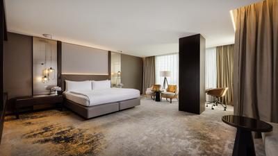 1 King Bed Premium