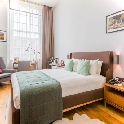 Town Hall Hotel image