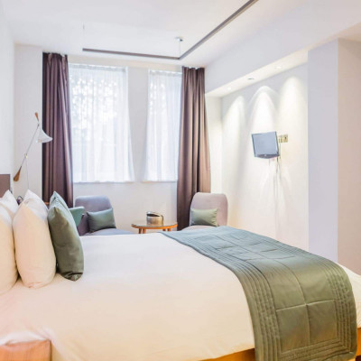Town Hall Hotel image