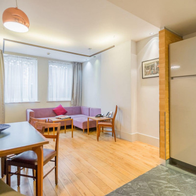 Town Hall Hotel image