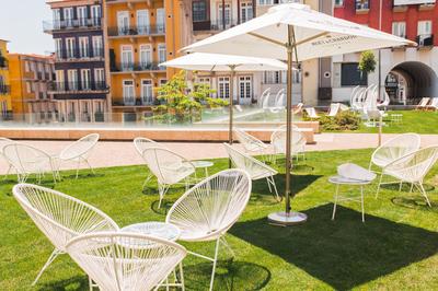Terrace Lounge
