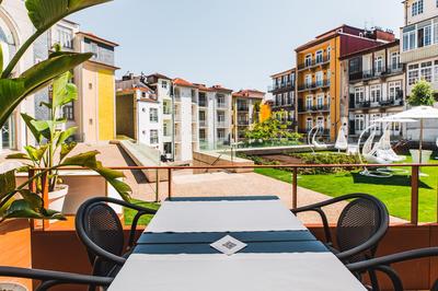 Terrace Lounge