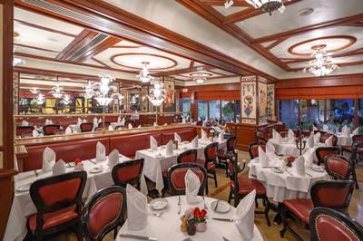 Au Pied de Cochón Restaurant