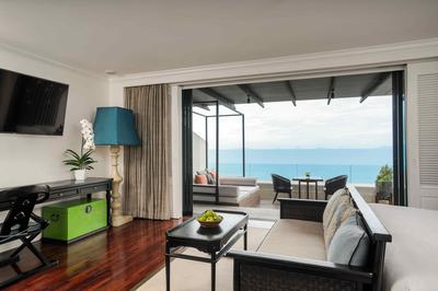 1 King Bed Classic Ocean View