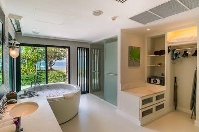 1 King Bed Club Beachfront Pool Villa