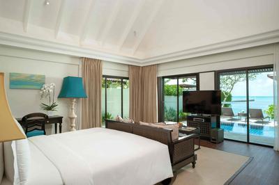 1 King Bed Club Beachfront Pool Villa