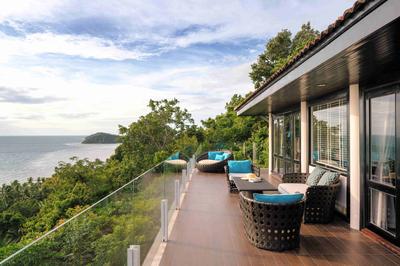 1 King Bed Club Ocean Honeymoon Suite