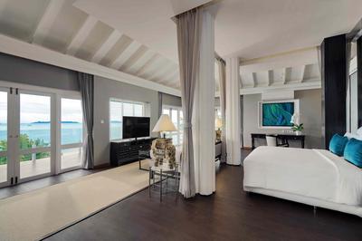 1 King Bed Club Ocean Honeymoon Suite
