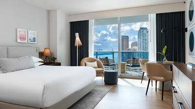 Waterview Premier 1 King Bed