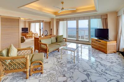 1 Bedroom Suite Seafront Lounge Access
