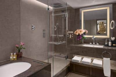1 King 1 Bedroom Suite Mayfair Floor