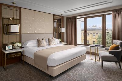 Hyde Park Suite Mayfair Floor
