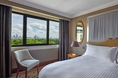 1 Bedroom Suite City Skyline View