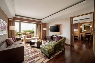 Deluxe Suite Cathedral View