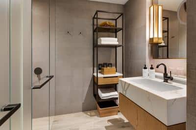 1 King Bed Premium Corner City View