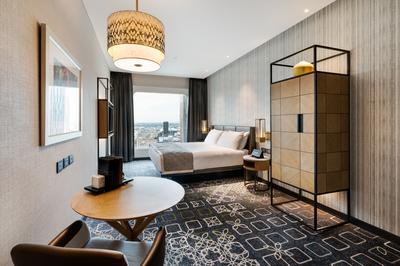 1 King Bed Premium City View