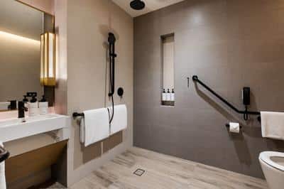 1 King Bed Premium City View