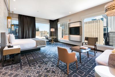 1 King Junior Suite City View Lounge Access