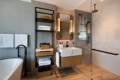 1 King Bed Junior Suite Cityscape View With Lounge Access