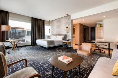 1 King Bed Junior Suite Cityscape View With Lounge Access