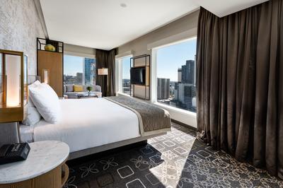 1 King Bed Junior Suite Cityscape View With Lounge Access