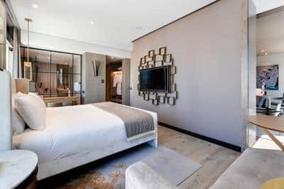 1 King Bed Penthouse Suite Cityscape With Lounge Access
