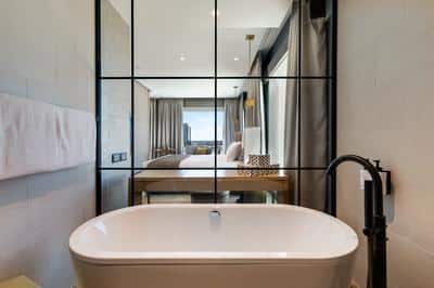 1 King Bed Penthouse Suite Cityscape With Lounge Access
