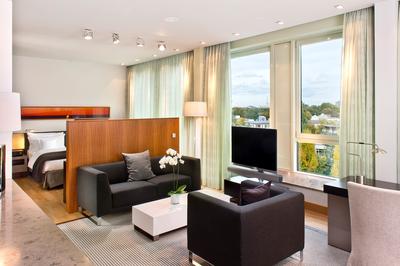 1 Bedroom Suite Club Lounge Access