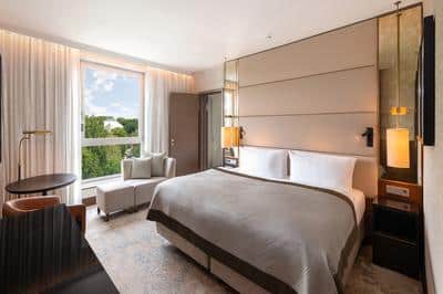 1 Bedroom Suite Club Lounge Access
