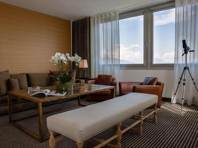 Panoramic Lake View Suite