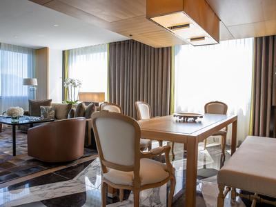 Presidential Lake View Suite