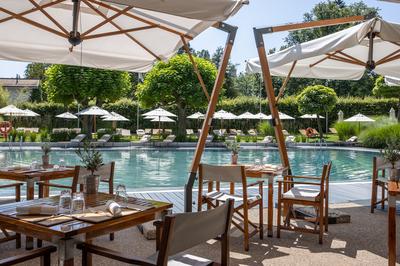 Swimming pool restaurant