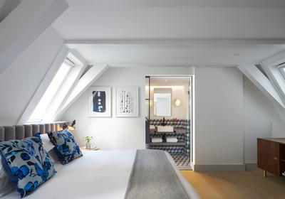 1 King 2 Twin Beds Little House