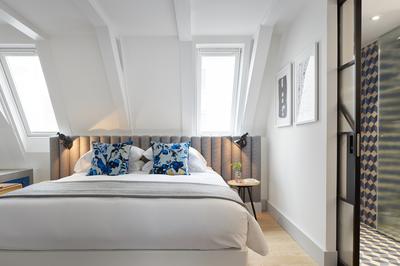 1 King 2 Twin Beds Little House