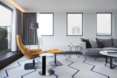 1 King Bed Penthouse De Witt