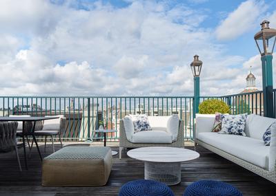 1 King Bed Penthouse De Witt