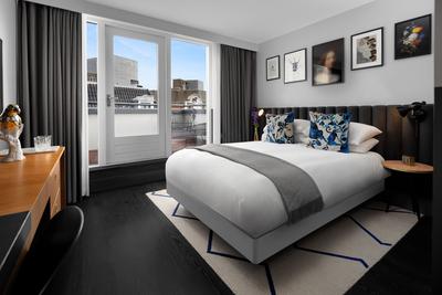 1 Queen Bed Essential With Balcony