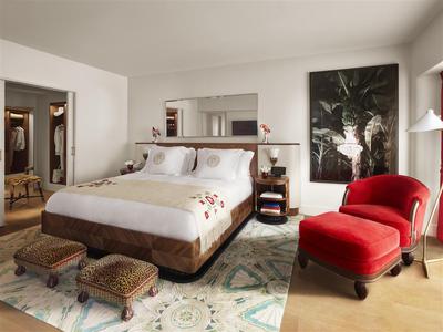 Premier Oceanfront Corner Suite
