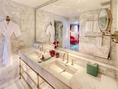 Bay View Suite