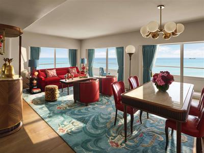 Premier Oceanfront Corner Suite