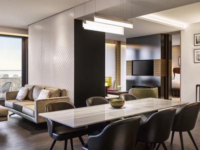 Fairmont Signature Terrace Suite