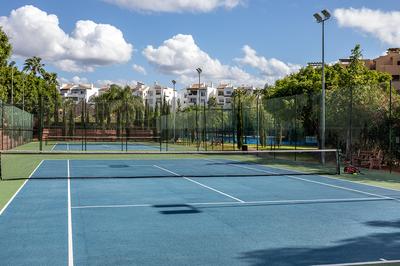 Raquet Club - Tennis Court