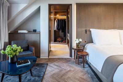 The Eiffel Penthouse with 360° Roof Terrace