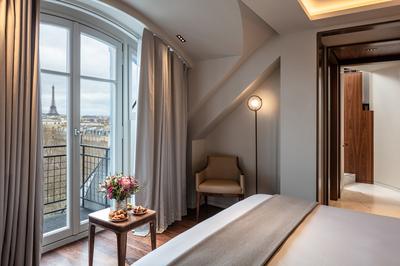 Suite Amour with Eiffel View Terrace