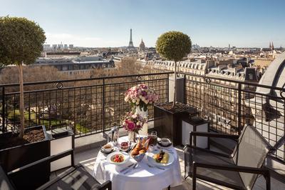 The Eiffel Penthouse with 360° Roof Terrace