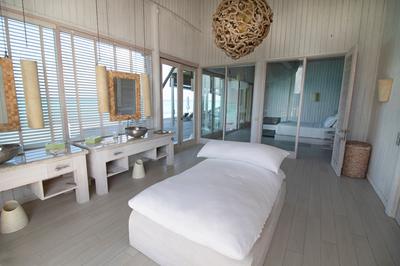 4 Bedroom Water Retreat with Slide