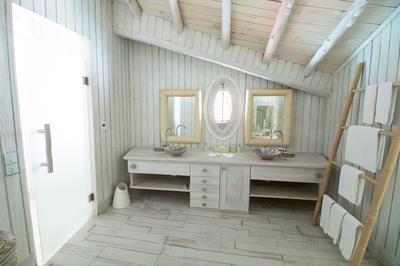 4 Bedroom Water Retreat with Slide