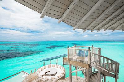 4 Bedroom Water Retreat with Slide