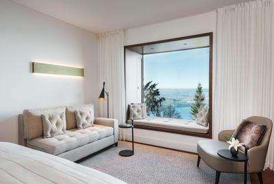 Lake View Panoramic Suite